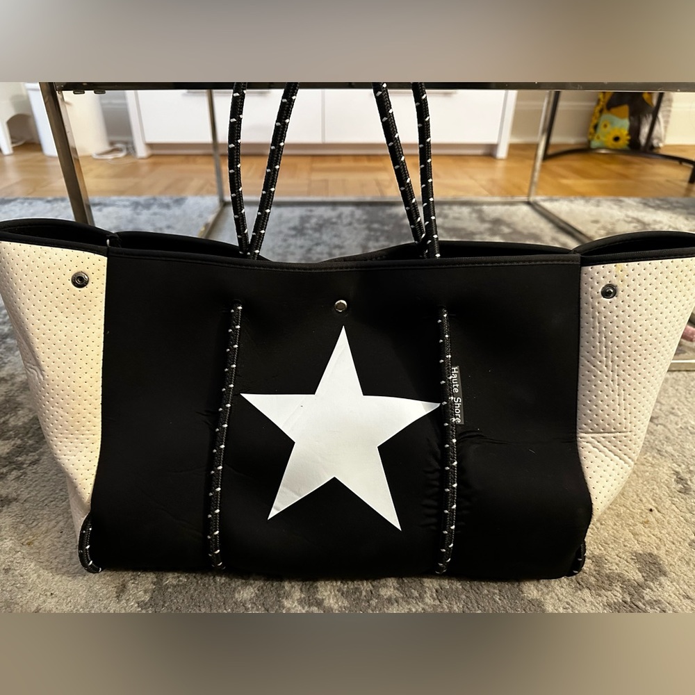 Neoprene tote bag with removable pouch